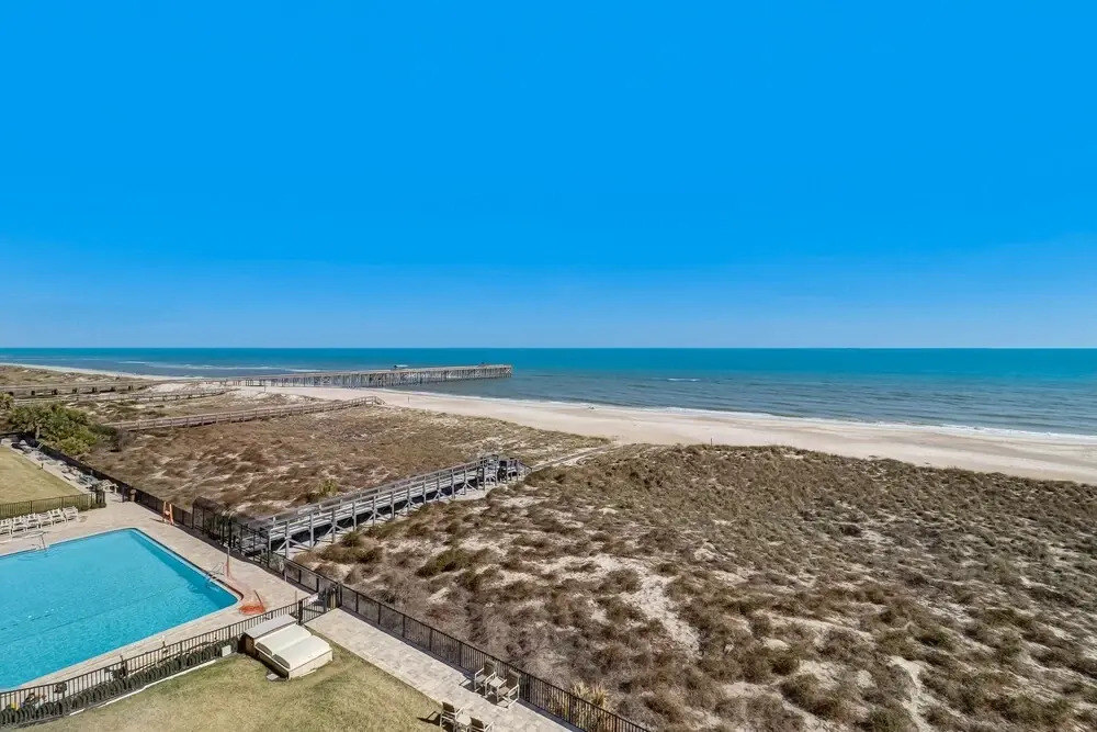 C5 Amelia South 2 Bedroom Condo by RedAwning