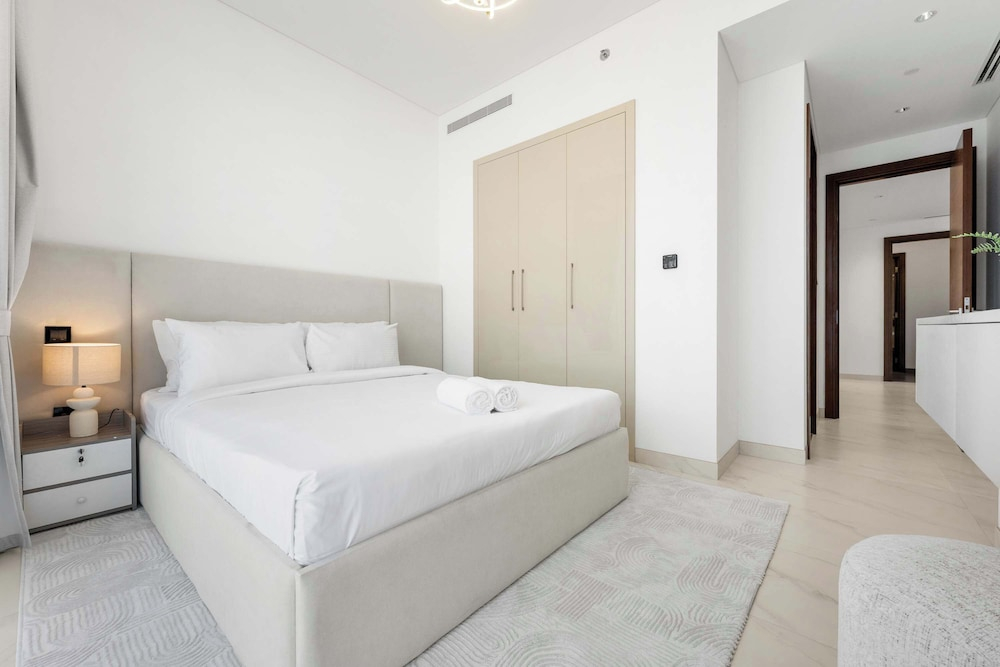 Stayshort - 3 Bed in Meydan Sleeps 7 With Skyline Views