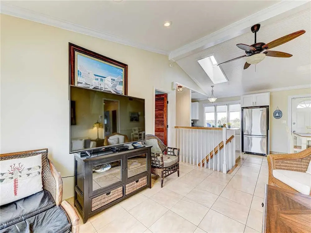 Summer Wind, 4 bedrooms, Private Pool, Next to Beach, Sleeps 8