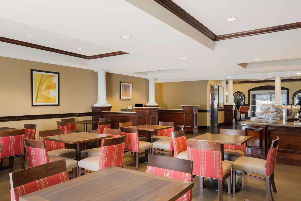 Comfort Suites Near University