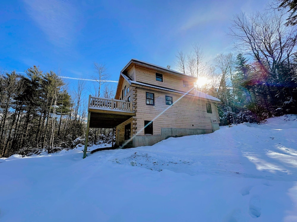 73R 73R Brand new log Home on Quiet Side