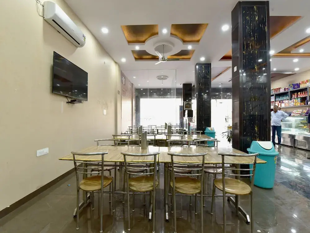 OYO 23085 Baba Hotel