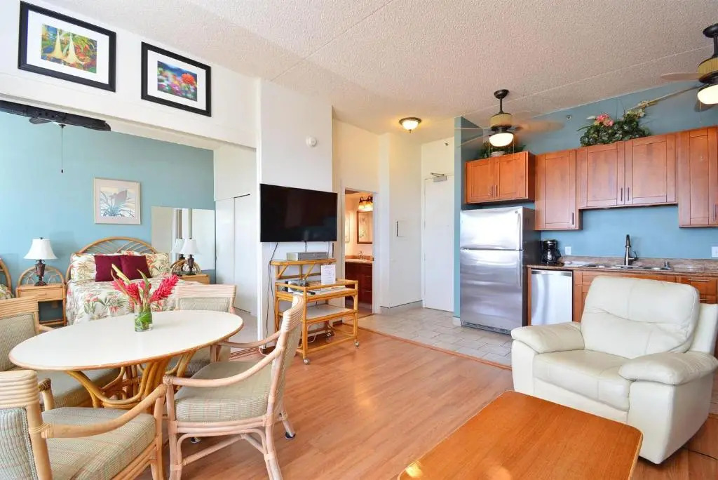 Waikiki Banyan #3810-T2