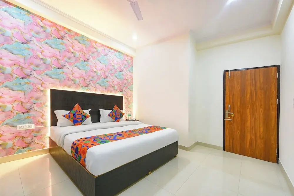 FabHotel VR Residency