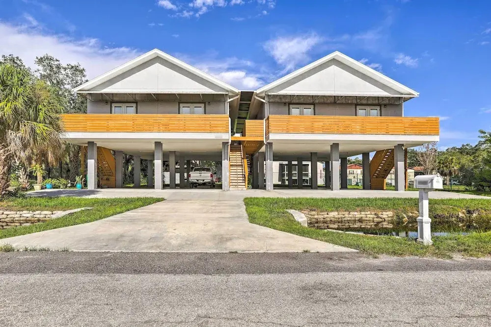 Family-friendly Tampa Home < 3 Mi to Ocean!