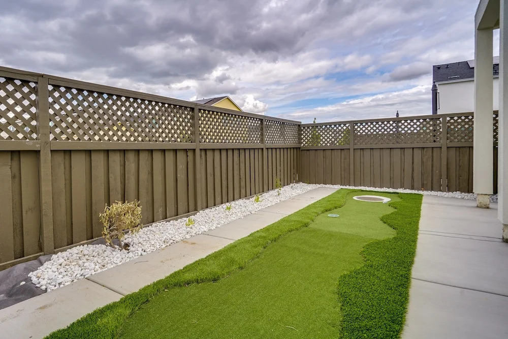 California Midterm Rental With Fenced Yard!