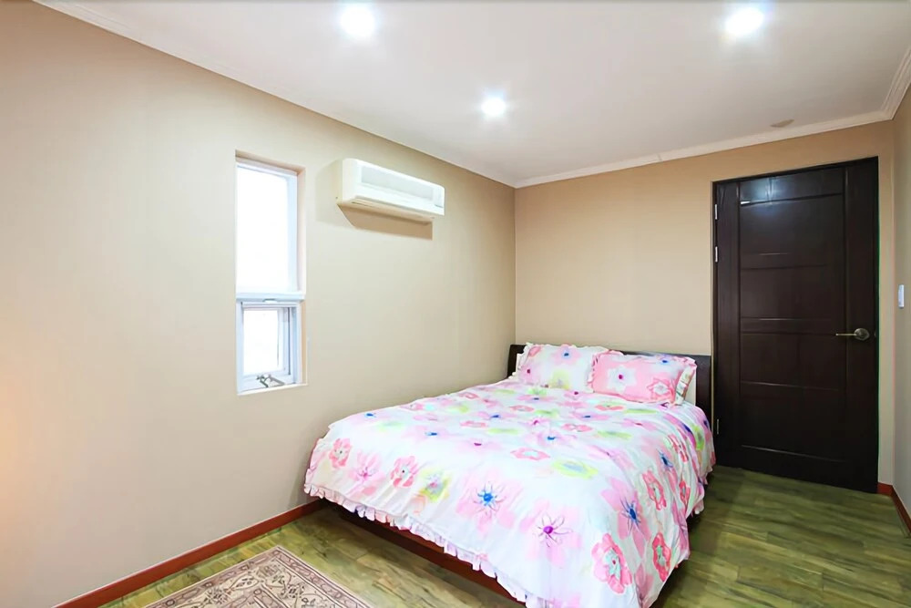 Goseong Hwapoli Pension