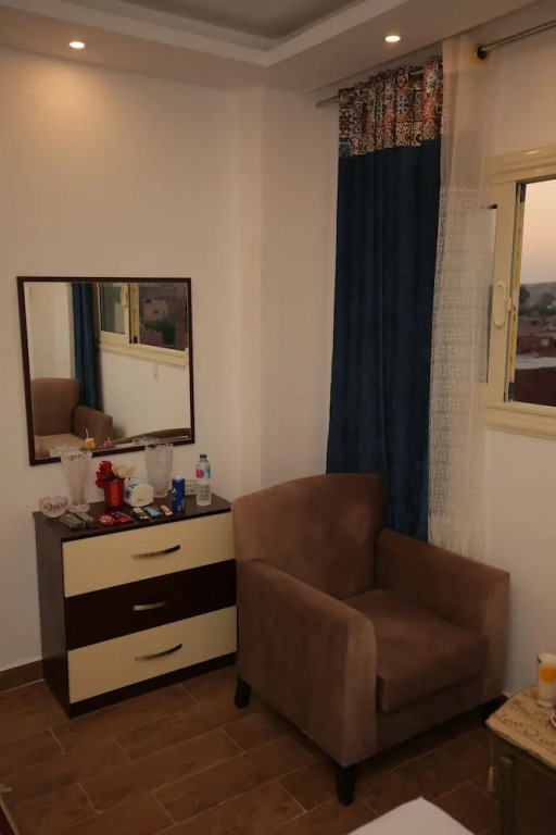 Pyramids house view hotel inn