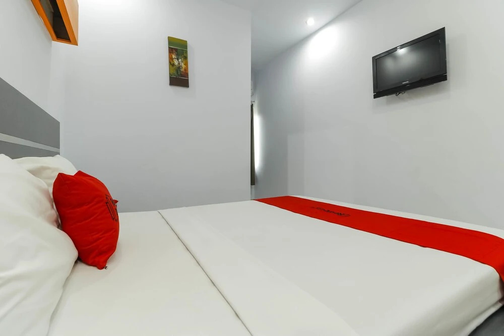 RedDoorz near Manado Town Square