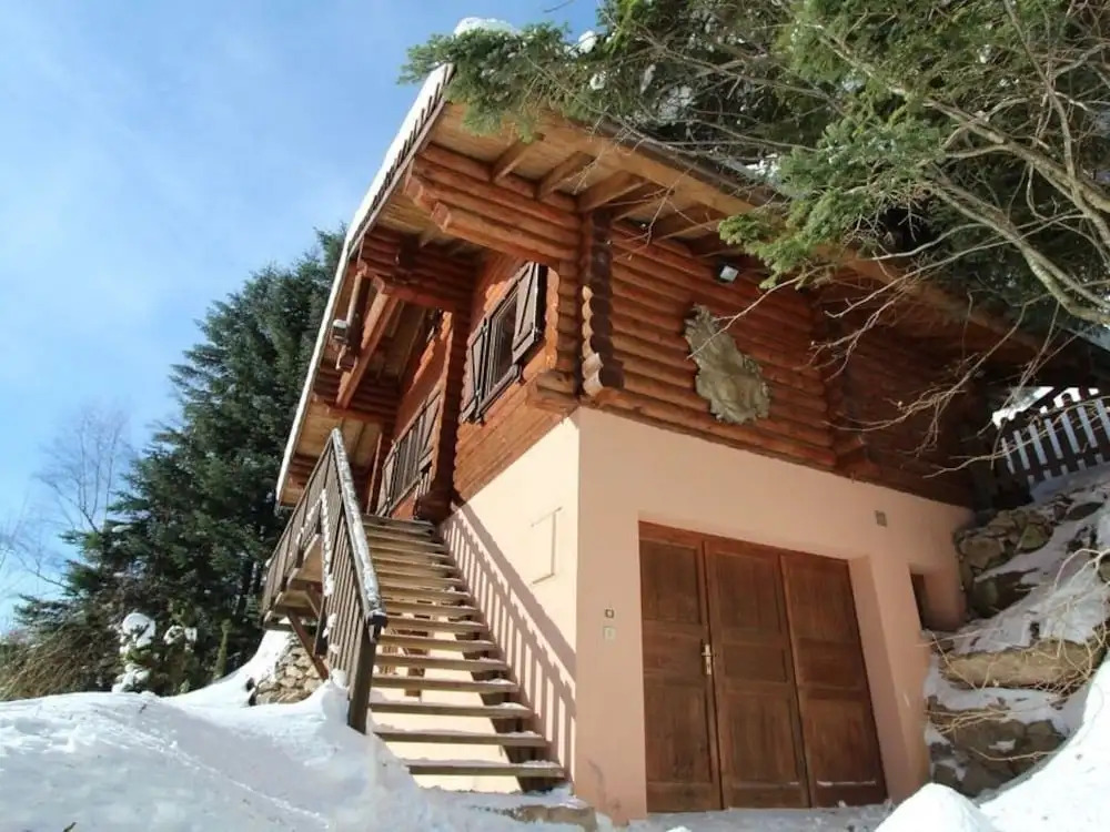 LE GRAND CERF Chalet en rondins avec SPA Jacuzzi