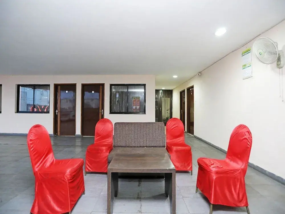 Hotel Recharge By OYO Rooms