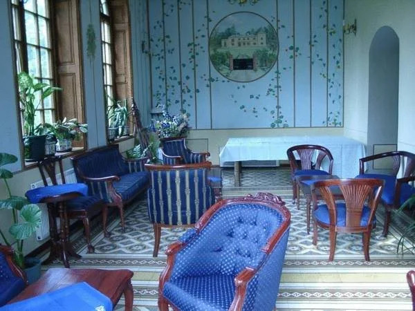 Dwor Ostoya Airport Hotel