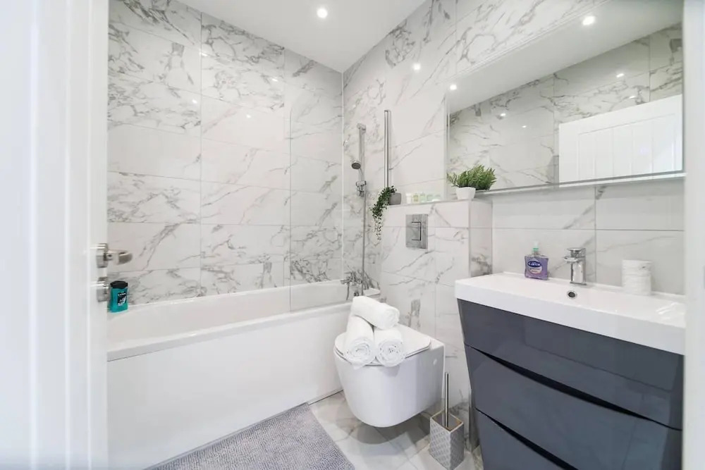Livestay - Luxury 2bed Apartment With Free Parking