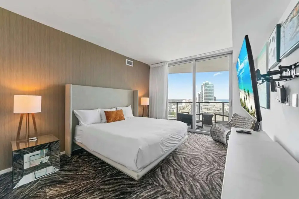 Sunny Balcony - Beautiful Stay for 2 With Ocean Views & Resort Amenities