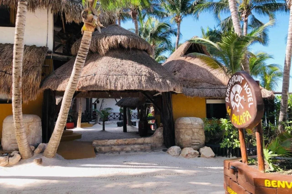 Beachfront Hotel La Palapa