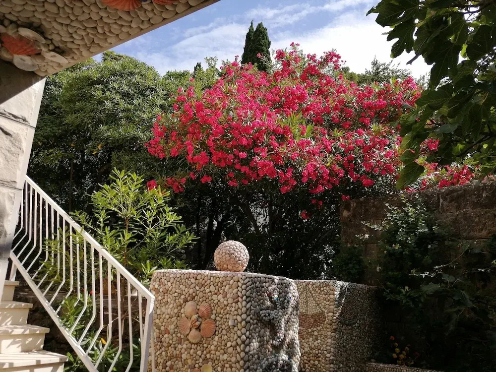 Beach Front Villa a Stone Throw Away From the sea