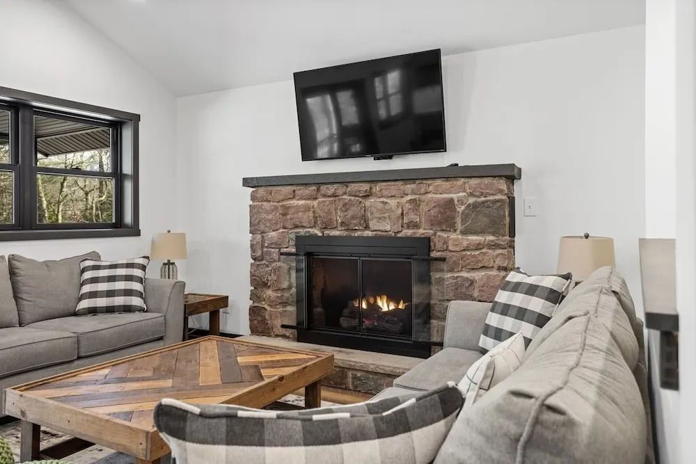 The Breck by Avantstay Modern 6bdr Cabin w/ Hot Tub & Game Room