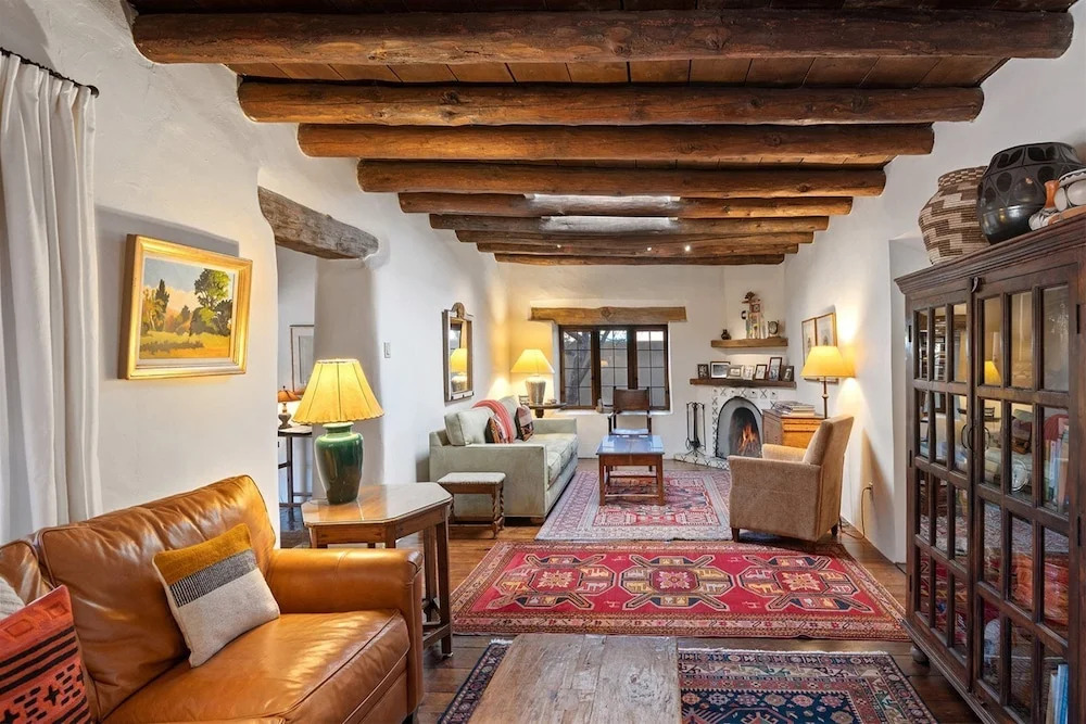 Garcia St. Adobe - Historic District, Close to Canyon Road, Three Master Bedrooms, Great Outdoor Space