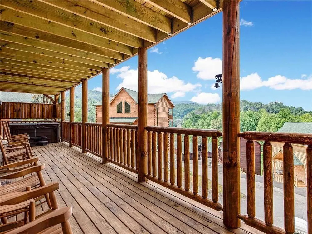 Smoky Mountain Dream - Five Bedroom Cabin