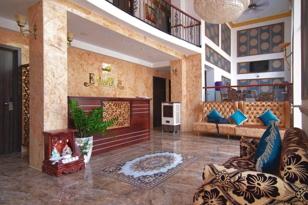 Collection O Emerald Luxury Apartment - Near SECC