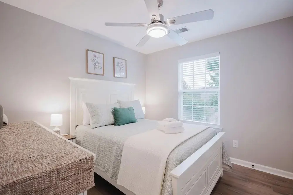 Lowcountry Lodge! In the Heart of Historic Old Town Bluffton SC