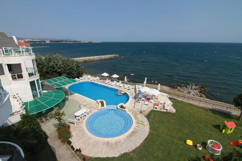 Peter Hotel