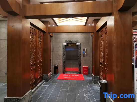 Huihe Water Margin Hotel (Guangfeng Passenger Transport Center Branch)
