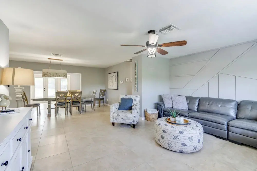8 Mi to Fort Myers Beach: Poolside Paradise!