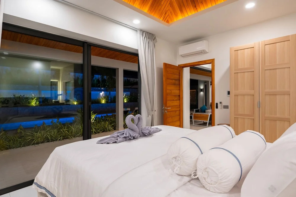 Luxury Balinese Private Pool Villa! KBR12