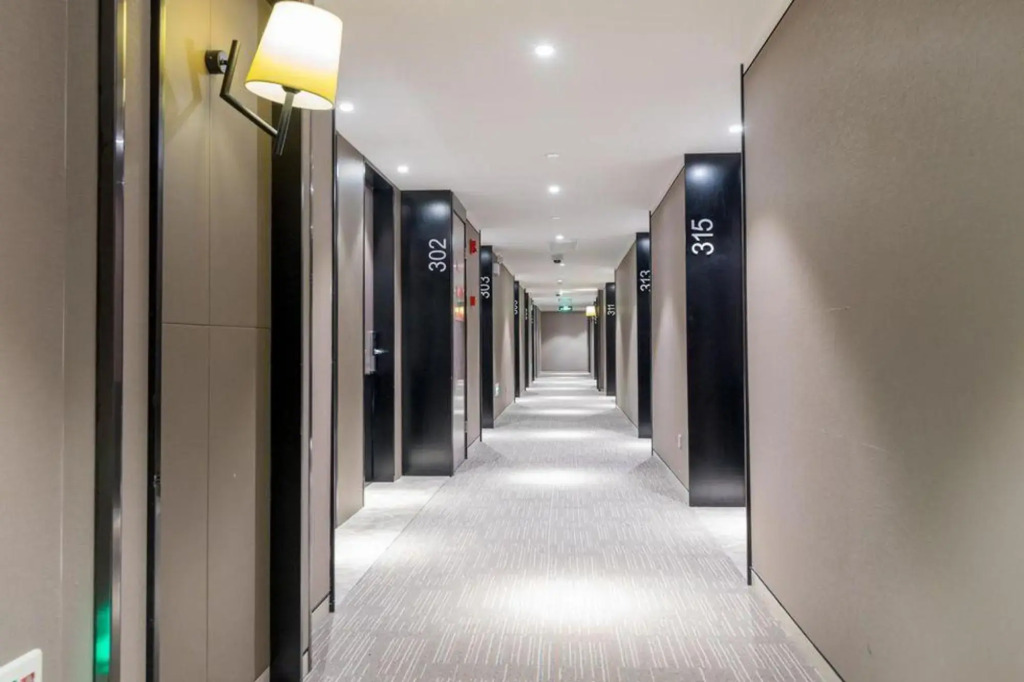 Homeinn Plus Hotel (Shanghai Dishui Lake Port City New World)