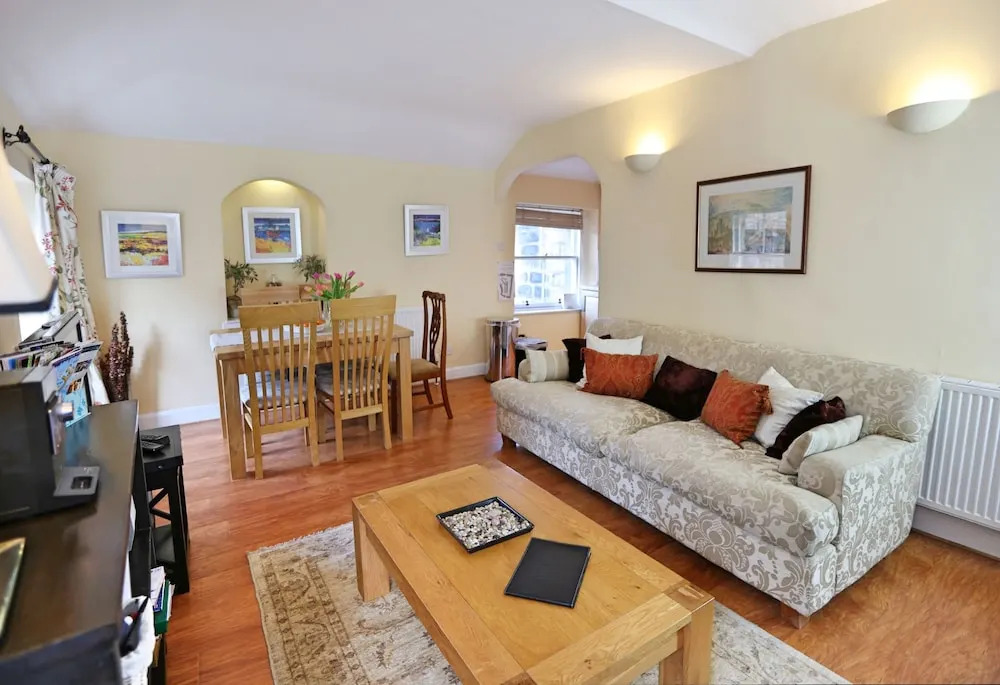 Wonderful Central Edinburgh Apartment