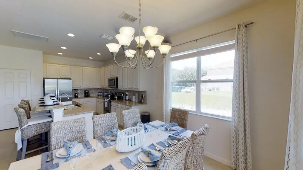ACO Premium - 7 Bd with south facing pool (1722)