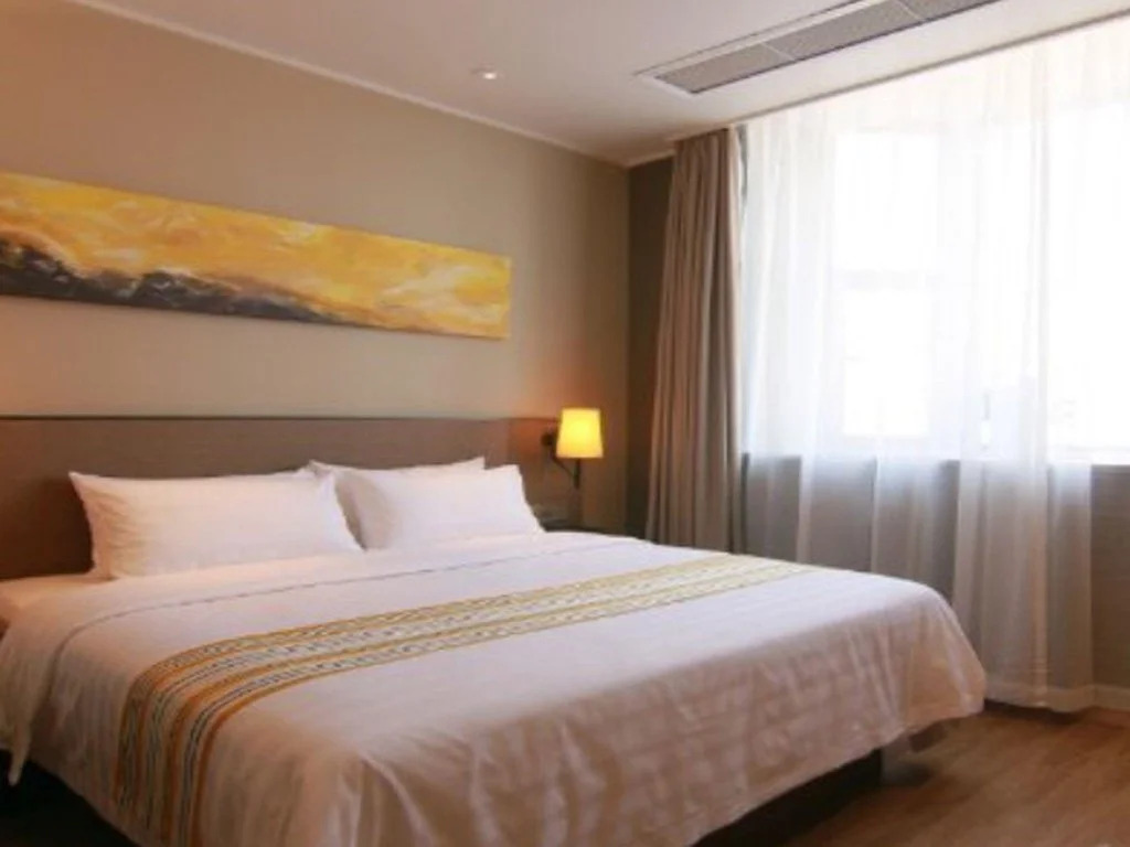 Home Inn Plus (Xiaobailou Metro Station, Nanjing Road, Fifth Avenue, Tianjin)