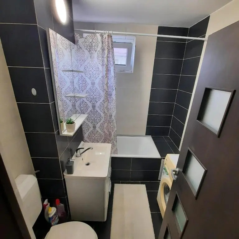 Apartament intr-o zona linistita din Piatra Neamt.