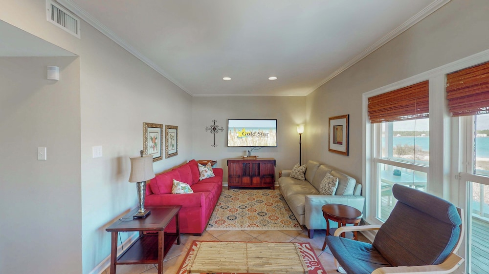 Amazing 5-bedroom Home With Incredible Views From 4 Balconies