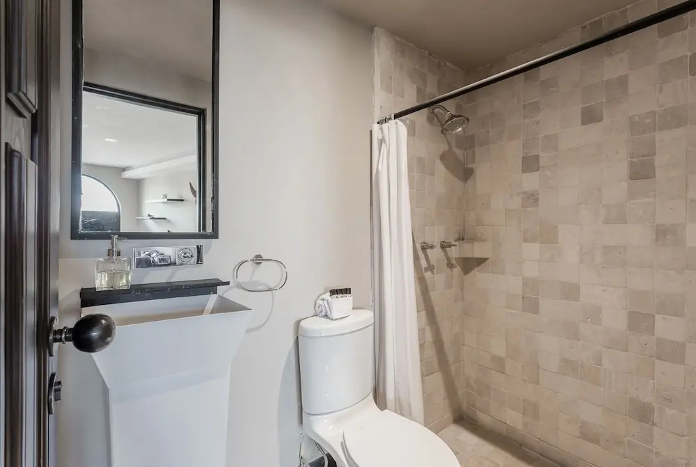 Casa Vista 6BR Villa, 16p Jacuzzi Pool, Staff & Breakfast