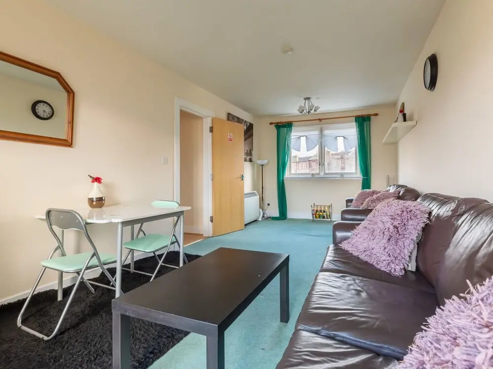 Elegant Apartment in Edinburgh near River Almond