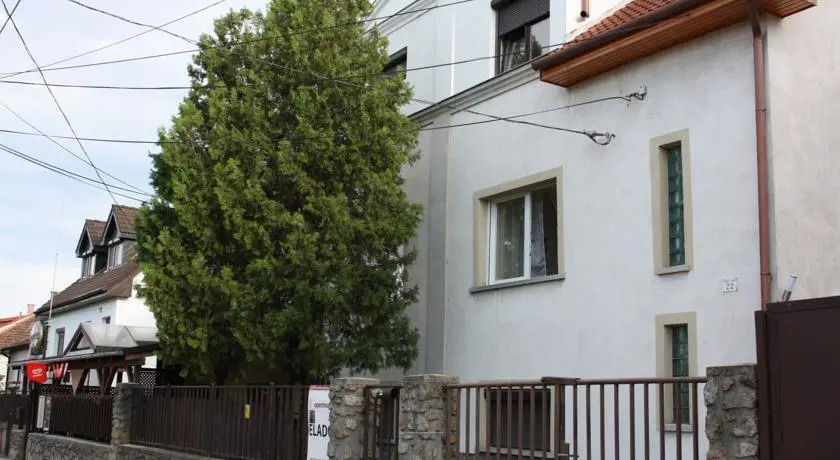 Andi Apartment