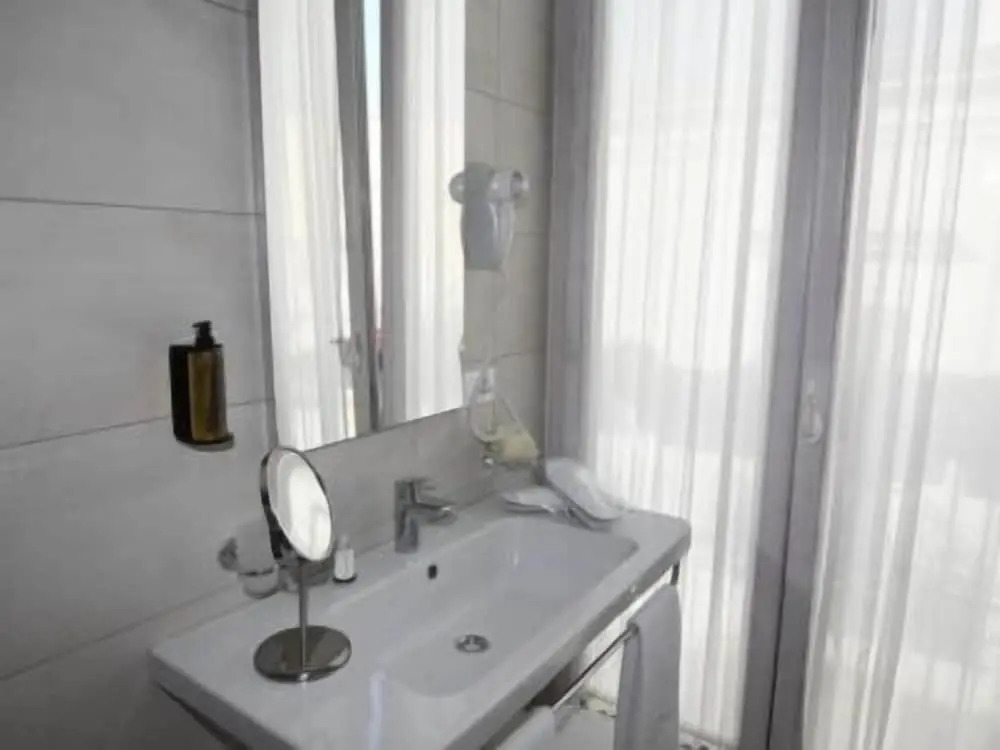 White 1903 - Rooftop Pool & Luxury Rooms