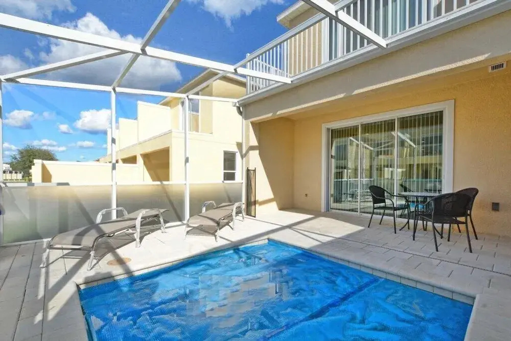 Beautiful House, Private Splash Pool, Balcony Off Master Suite, Free Wifi!!! 3 Bedroom Townhouse by RedAwning
