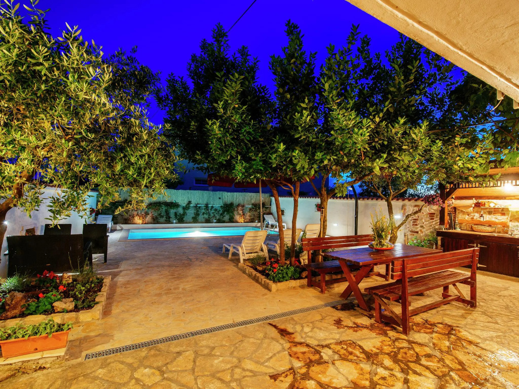 Cozy Holiday Home in Zadar with Swimming Pool