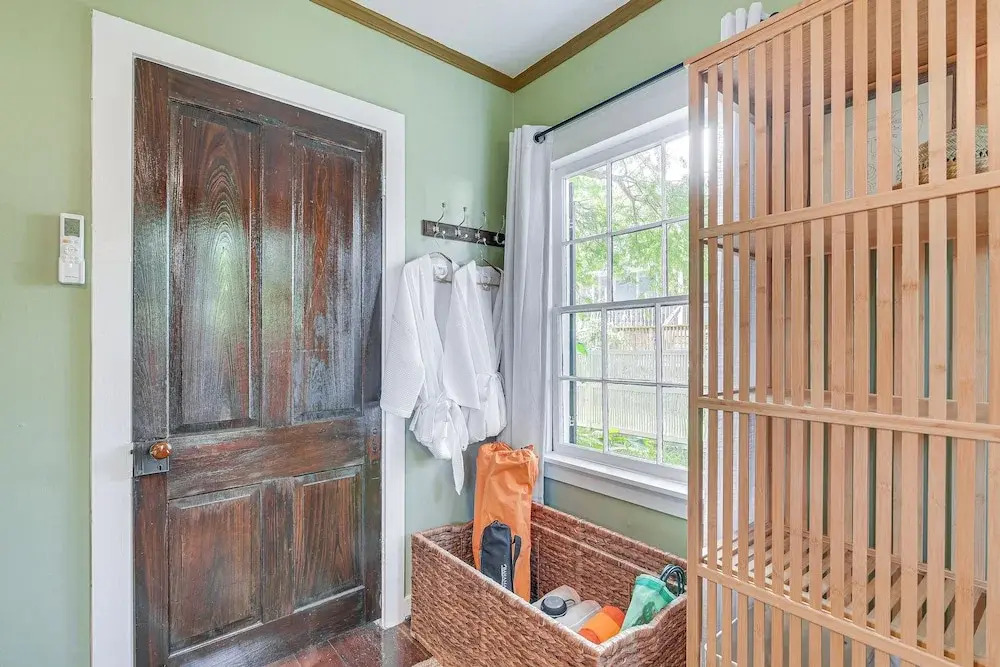 Private Spa & Seawall: Dog-friendly Galveston Gem