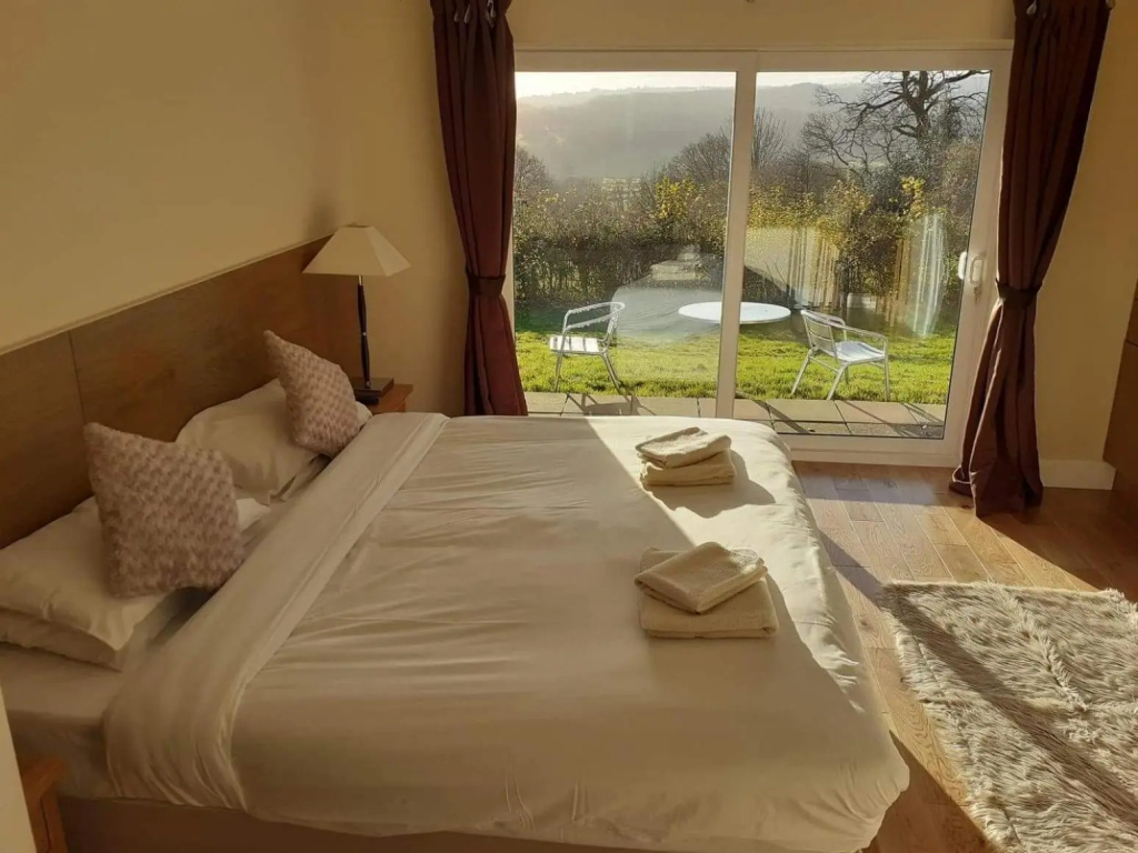 The Bear Inn and Burwash Motel