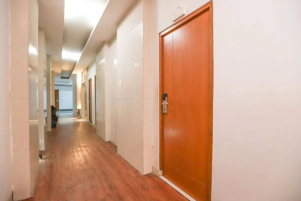 OYO 467 Penthouse Hotel