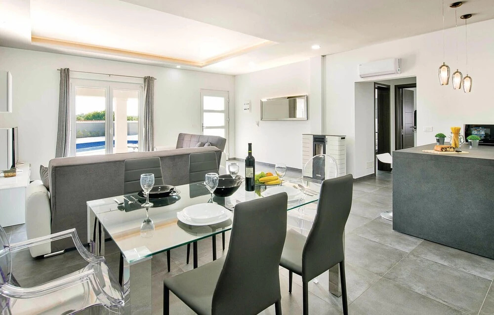Beautiful Home in Filipana With Wifi, 2 Bedrooms and Sauna
