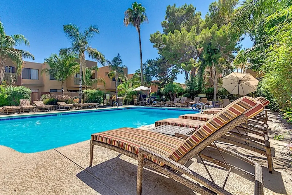 Sunscape Getaway 1BR by Casago