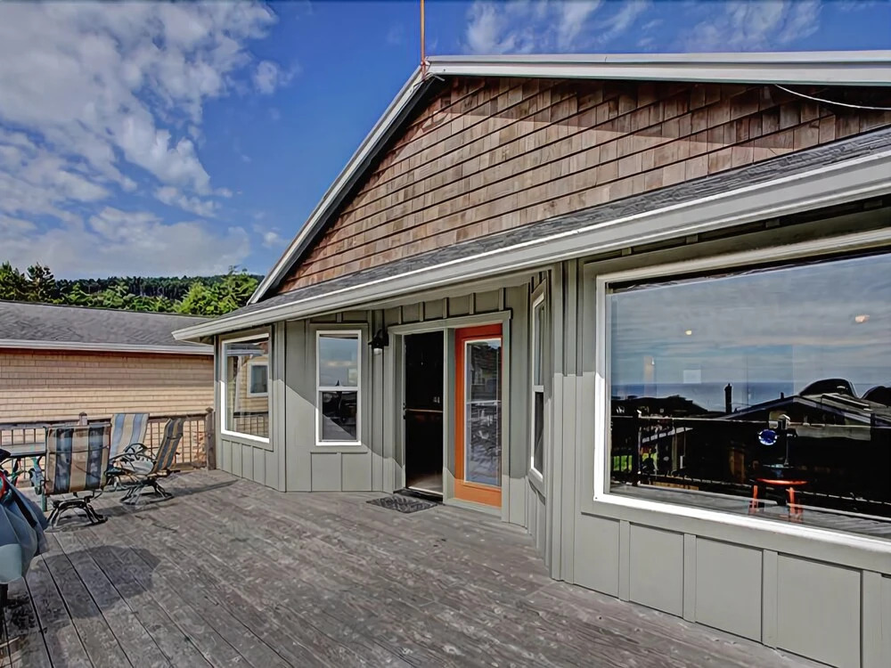 Oceanside Perch 3 Br home by RedAwning