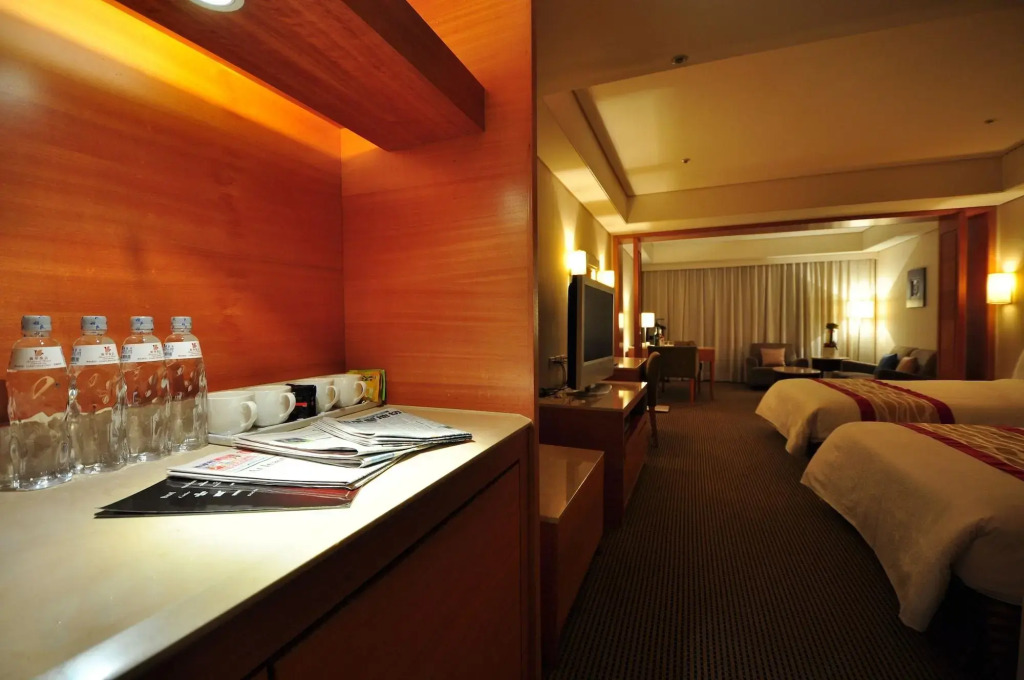Forward Hotel