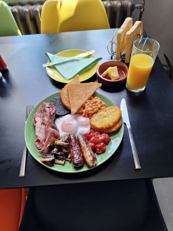 Todmorden Bed & Breakfast - The Toothless Mog