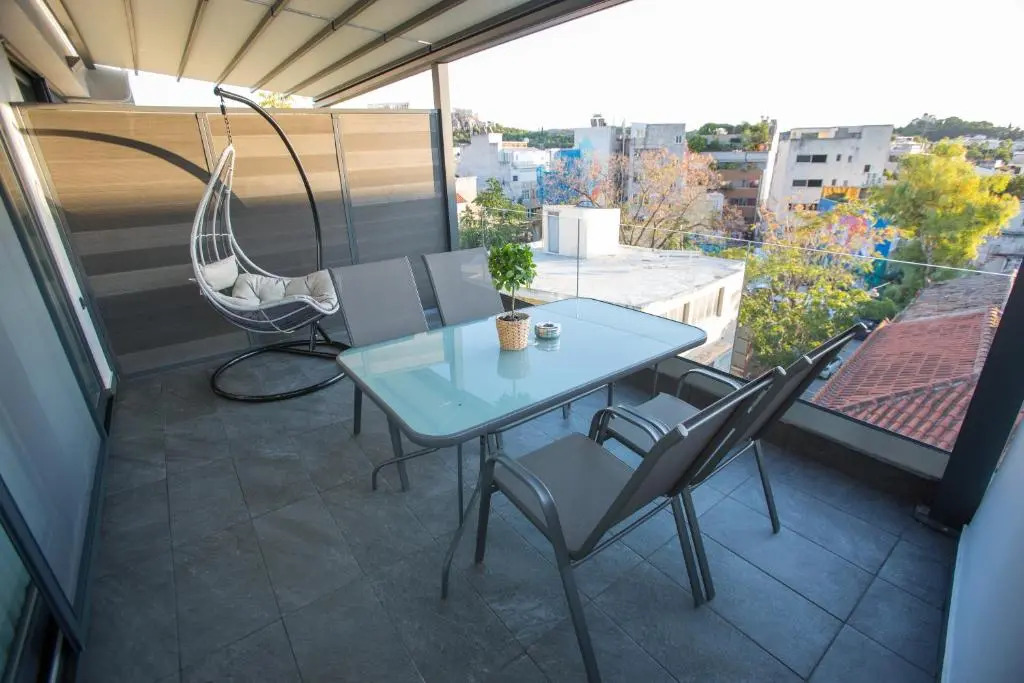 Raise Acropolis View Suites